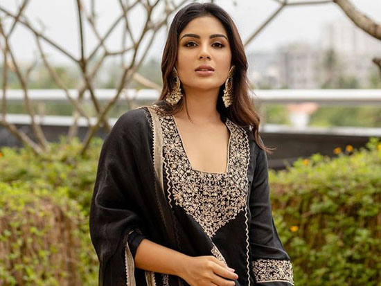 Dazzling Clicks Of Samyuktha Menon In Black